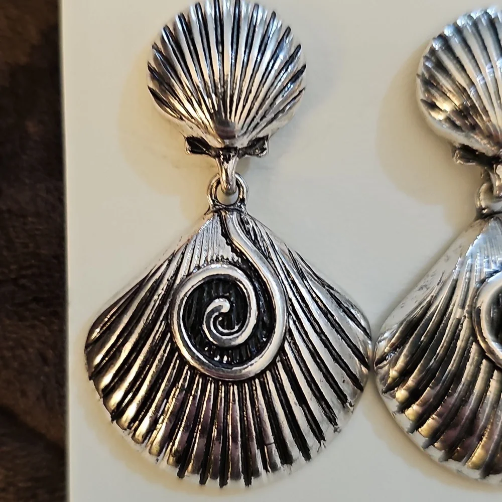 Earrings - Picture 5 of 11